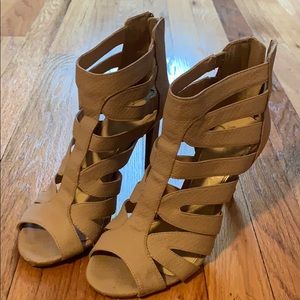 Jessica Simpson nude heels